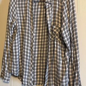 Universal Thread Black & White Plaid Button-Down Shirt